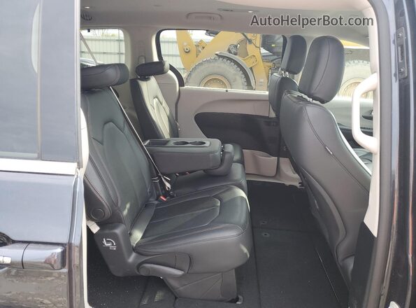 2C4RC1BG8LR210984 2020 CHRYSLER PACIFICA Black Вид задньої частини салону
