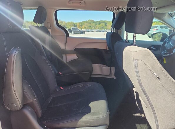 2C4RC1CG4LR102876 2020 CHRYSLER VOYAGER Бордовый Вид задней части салона