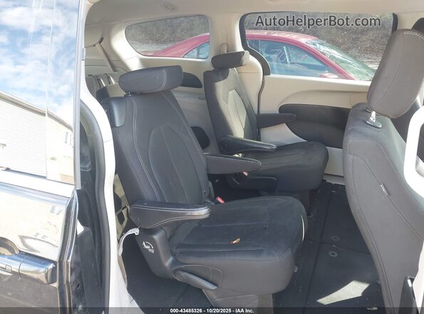 2C4RC1CG5NR218817 2022 CHRYSLER VOYAGER Gray Widok naklejki z numerem VIN