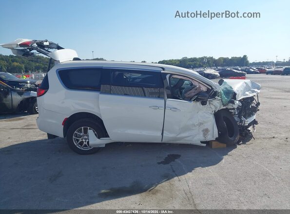 2C4RC1CG6SR525263 2025 CHRYSLER VOYAGER White Вид задньої частини салону