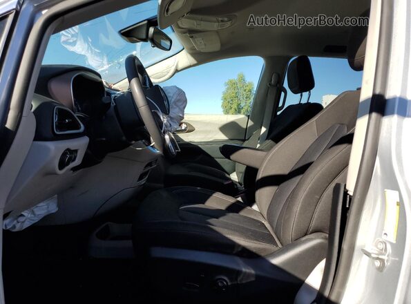 2C4RC1CG9PR597520 2023 CHRYSLER VOYAGER Silver Front interior view