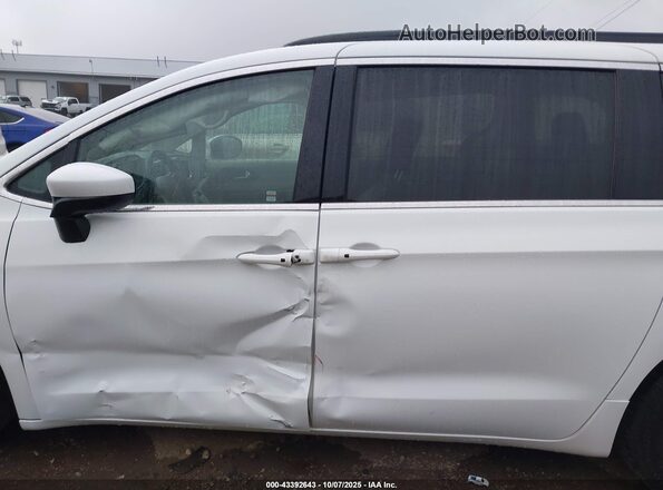 2C4RC1DG1LR264995 2020 CHRYSLER VOYAGER White Панорамний вид салону 360°