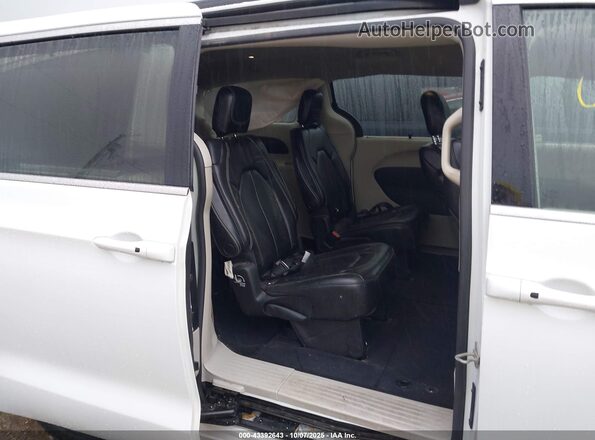 2C4RC1DG1LR264995 2020 CHRYSLER VOYAGER White Вид наклейки з VIN-кодом