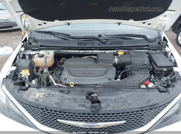 2C4RC1DG1LR264995 2020 CHRYSLER VOYAGER White Вид ззаду