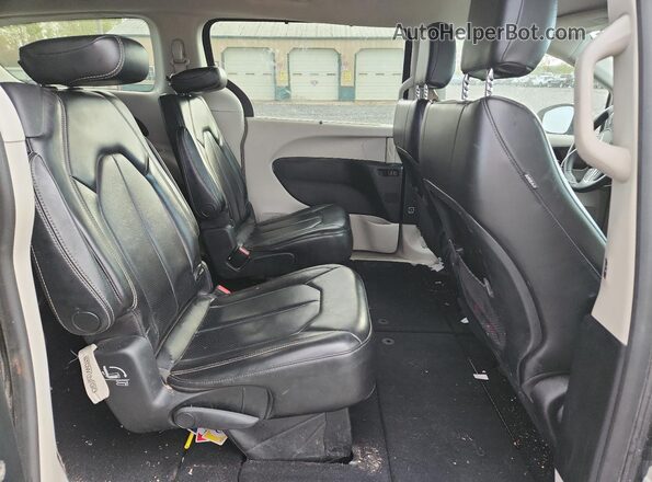 2C4RC1DG2LR197517 2020 CHRYSLER VOYAGER Gray უკანა სალონის ხედი