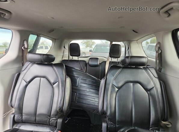 2C4RC1DG2LR197517 2020 CHRYSLER VOYAGER Gray უკანა სავარძლების ხედი