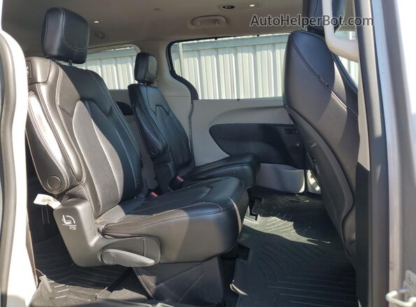 2C4RC1DG2MR520918 2021 CHRYSLER VOYAGER Silver უკანა სალონის ხედი