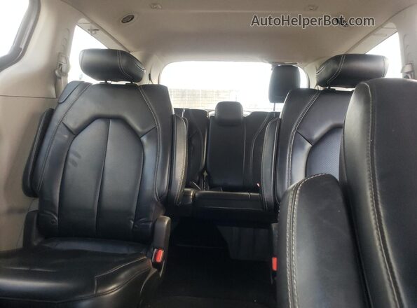 2C4RC1DG3LR257188 2020 CHRYSLER VOYAGER Серебряный 