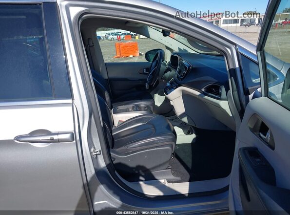 2C4RC1DG3LR264755 2020 CHRYSLER VOYAGER Silver 