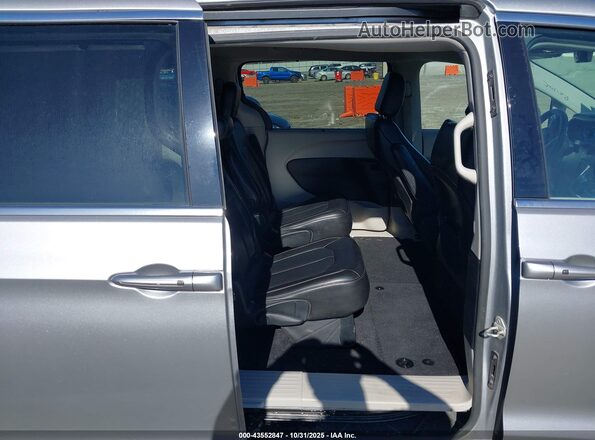 2C4RC1DG3LR264755 2020 CHRYSLER VOYAGER Silver 