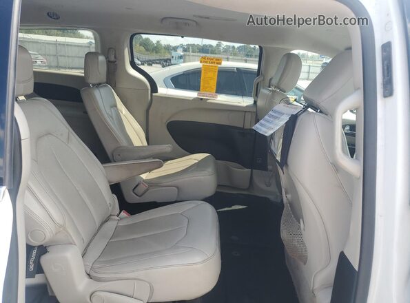 2C4RC1DG6MR551699 2021 CHRYSLER VOYAGER White Rear interior view