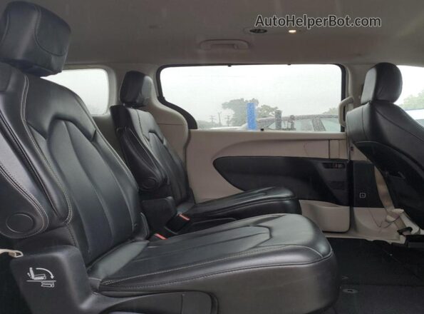 2C4RC1DG7LR156963 2020 CHRYSLER VOYAGER White უკანა სალონის ხედი