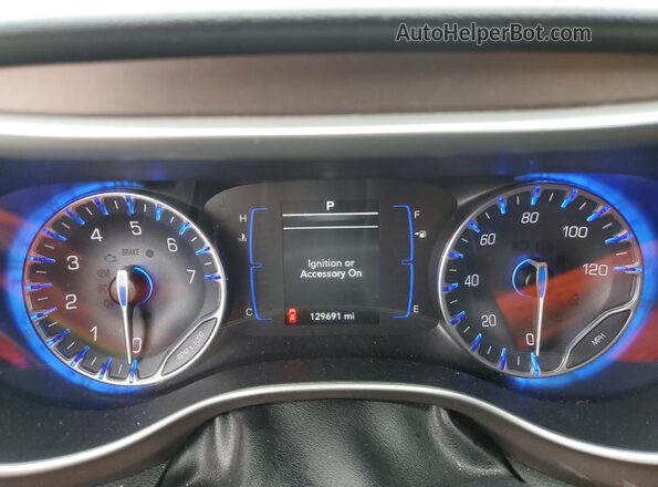 2C4RC1DG7LR156963 2020 CHRYSLER VOYAGER White ხელსაწყოთა პანელის ხედი