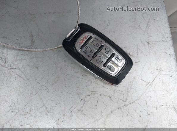 2C4RC1DG7MR546382 2021 CHRYSLER VOYAGER White Առջևի վահանակի տեսք