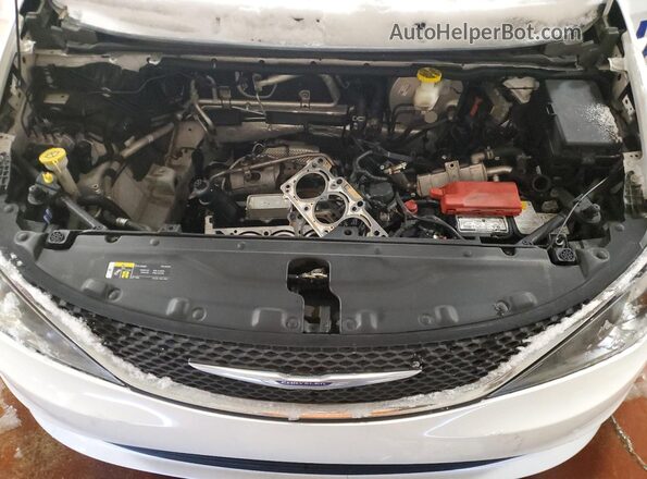 2C4RC1DGXLR265630 2020 CHRYSLER VOYAGER White Vista del compartimento del motor