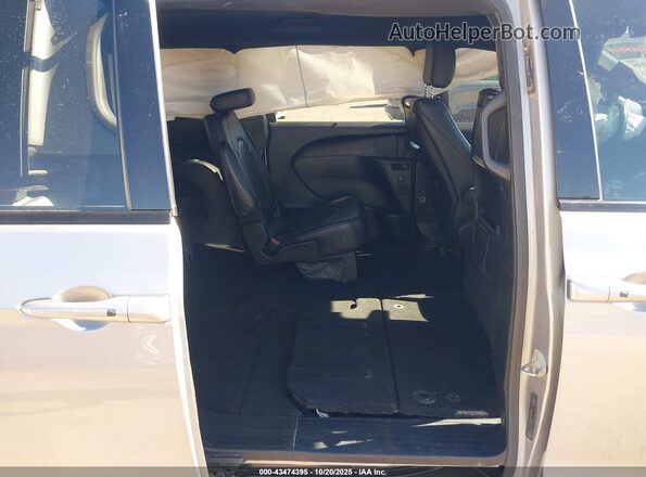 2C4RC1EG9JR236325 2018 CHRYSLER PACIFICA Silver 