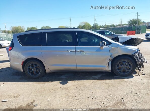 2C4RC1EG9JR236325 2018 CHRYSLER PACIFICA Silver 