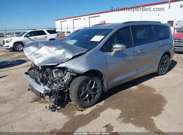 2C4RC1EG9JR236325 2018 CHRYSLER PACIFICA Silver 