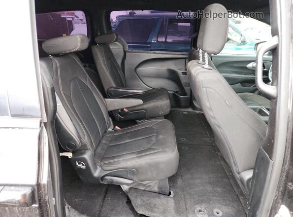 2C4RC1FG3LR147349 2020 CHRYSLER PACIFICA Black Rear interior view