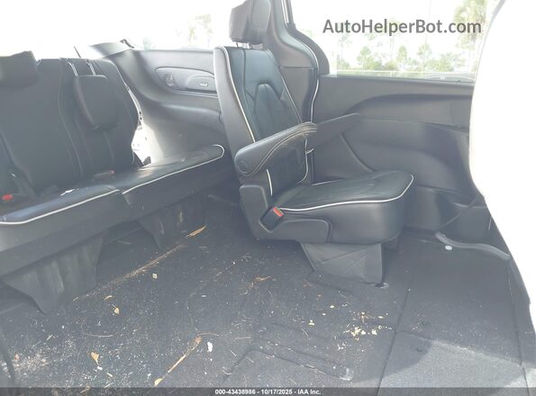2C4RC1GG2NR135565 2022 CHRYSLER PACIFICA Серый Вид наклейки с VIN-кодом
