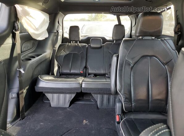2C4RC1GG4JR333591 2018 CHRYSLER PACIFICA Black Widok tylnych siedzeń