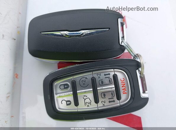 2C4RC1GG7LR250045 2020 CHRYSLER PACIFICA Черный Вид панели приборов