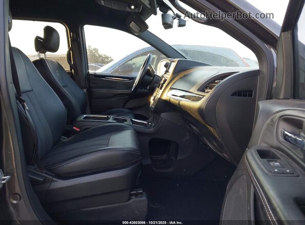 2C4RC1HG9GR240024 2016 CHRYSLER TOWN & COUNTRY Серый Вид салона спереди