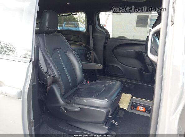 2C4RC1L71LR258003 2020 CHRYSLER PACIFICA Gray Widok naklejki z numerem VIN
