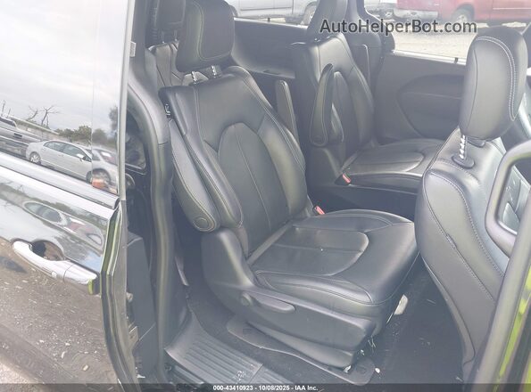 2C4RC1L74LR267553 2020 CHRYSLER PACIFICA Черный Вид наклейки с VIN-кодом
