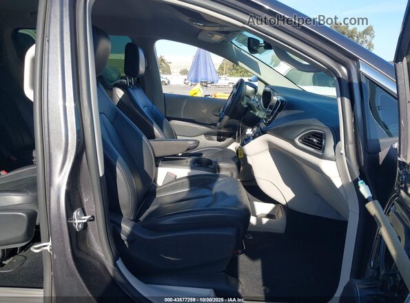 2C4RC1L7XNR139546 2022 CHRYSLER PACIFICA Gray Widok wnętrza z przodu