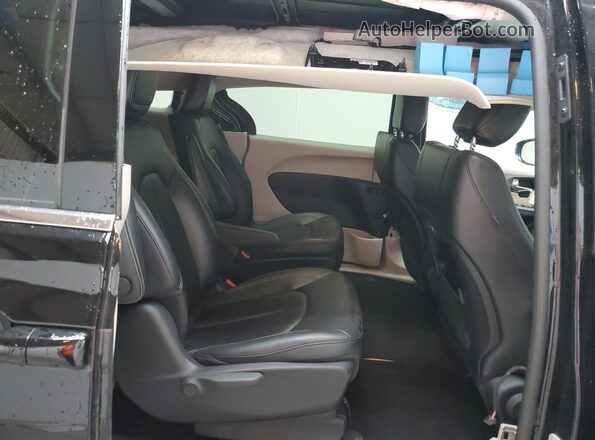 2C4RC1S7XRR174563 2024 CHRYSLER PACIFICA Black Вид задньої частини салону