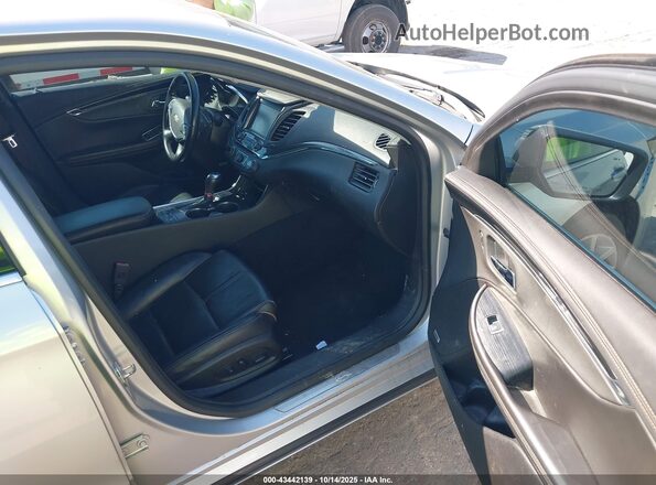 2G1105S34L9103465 2020 CHEVROLET IMPALA Серебряный Вид салона спереди