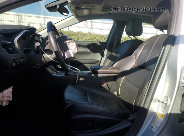 2G1105S35L9105953 2020 CHEVROLET IMPALA Серебряный Вид салона спереди