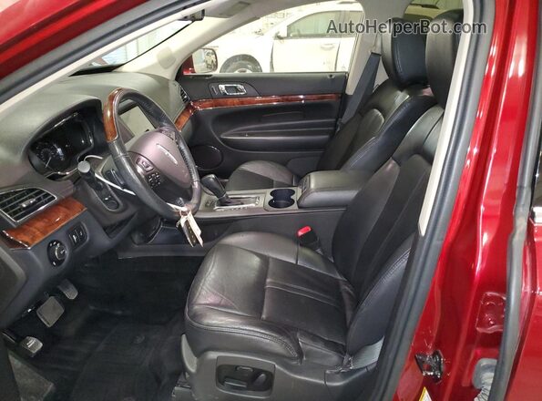 2LMHJ5AT7JBL00513 2018 LINCOLN MKT Red Widok wnętrza z przodu