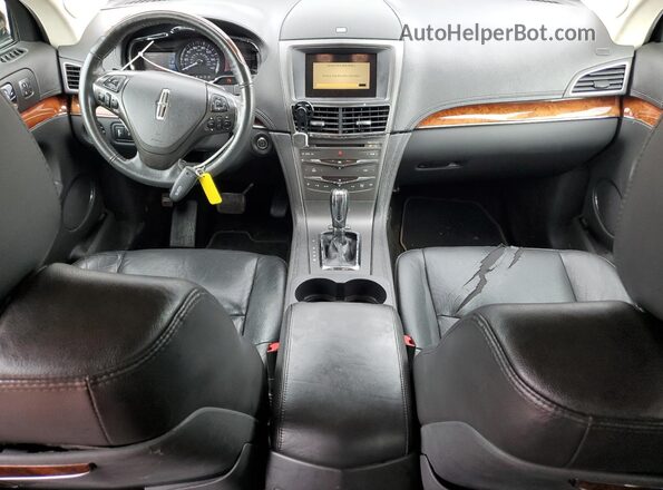 2LMHJ5AT7KBL00660 2019 LINCOLN MKT Black Widok deski rozdzielczej