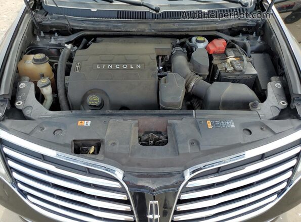 2LMHJ5NK2JBL01943 2018 LINCOLN MKT Black Widok komory silnika