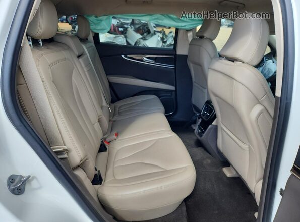 2LMPJ6J99NBL07250 2022 LINCOLN NAUTILUS White Вид задньої частини салону