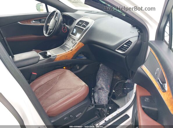 2LMPJ6LR0JBL26437 2018 LINCOLN MKX White Vista interior delantera