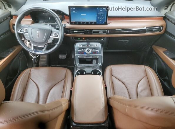 2LMPJ8K91PBL15226 2023 LINCOLN NAUTILUS Черный Вид панели приборов