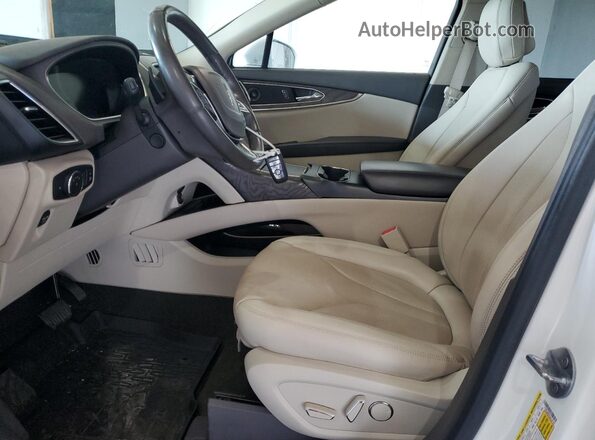 2LMPJ8K93LBL30790 2020 LINCOLN NAUTILUS White Vista interior delantera