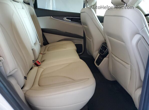 2LMPJ8K93LBL30790 2020 LINCOLN NAUTILUS White Vista de los asientos traseros