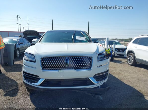 2LMPJ8K95LBL02473 2020 LINCOLN NAUTILUS White Vista interior trasera