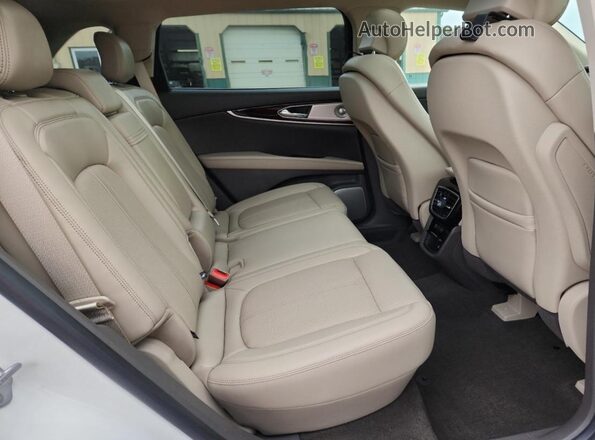 2LMPJ8KP4PBL12545 2023 LINCOLN NAUTILUS White Vista interior trasera
