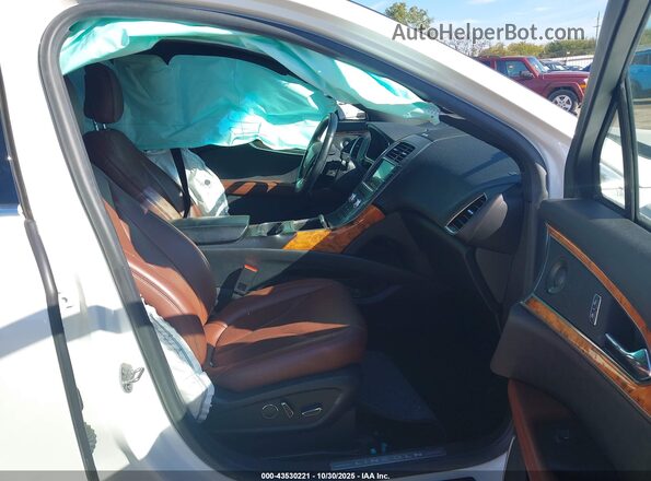 2LMPJ8KP9LBL12051 2020 LINCOLN NAUTILUS White Вид салону спереду
