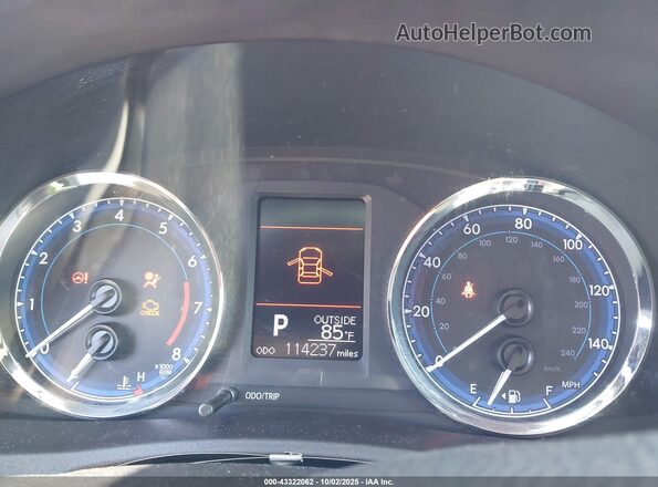 2T1BURHE3JC066597 2018 TOYOTA LL Silver 