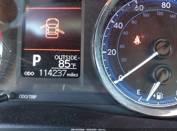 2T1BURHE3JC066597 2018 TOYOTA LL Silver 