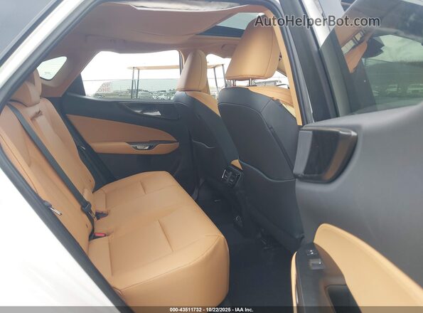 2T2ADCAZ0SC030515 2025 LEXUS NX 250 White Widok naklejki z numerem VIN