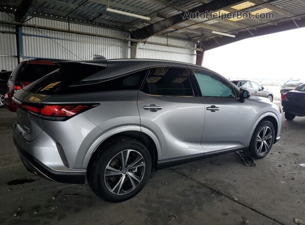 2T2BBMCA0PC002244 2023 LEXUS RX Silver Задня права чверть