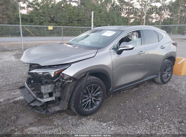 2T2GDCAZ0RC006171 2024 LEXUS NX 250 Silver Vista tres cuartos delantera izquierda
