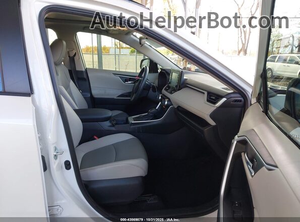 2T3B6RFV4MW023894 2021 TOYOTA LE White Vista interior delantera